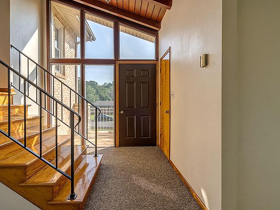 3rd image of 1013 Grove Ln
