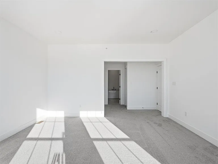 302 Highbridge Ln — Photo 17