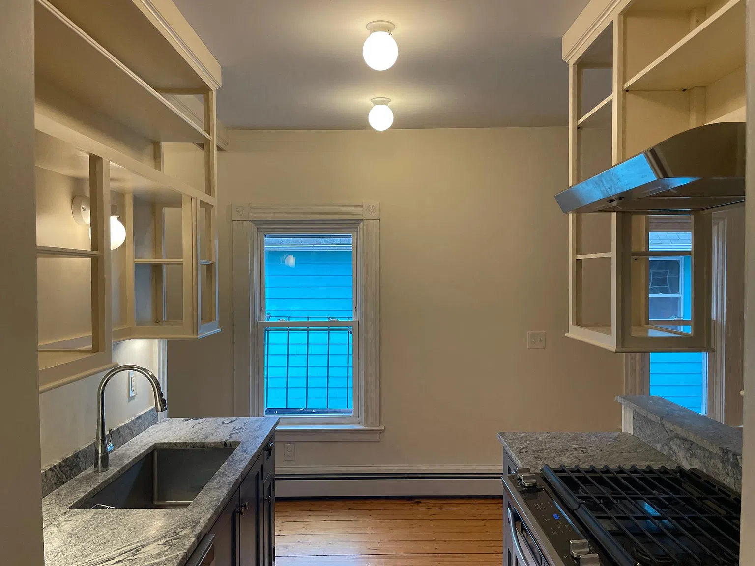 2 bed, 1050 sqft, $2,100 — Photo 4