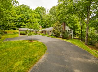 1022 Scenic Hwy, Lookout Mountain, TN 37350