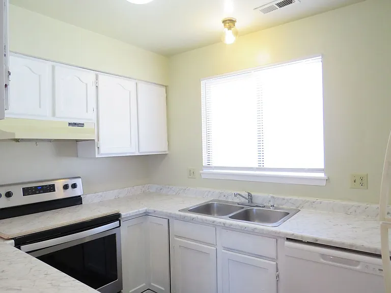 2619 E Uintah St — Photo 7