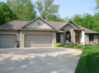 13703 Shavano Peak Dr, Middlebury, IN 46540
