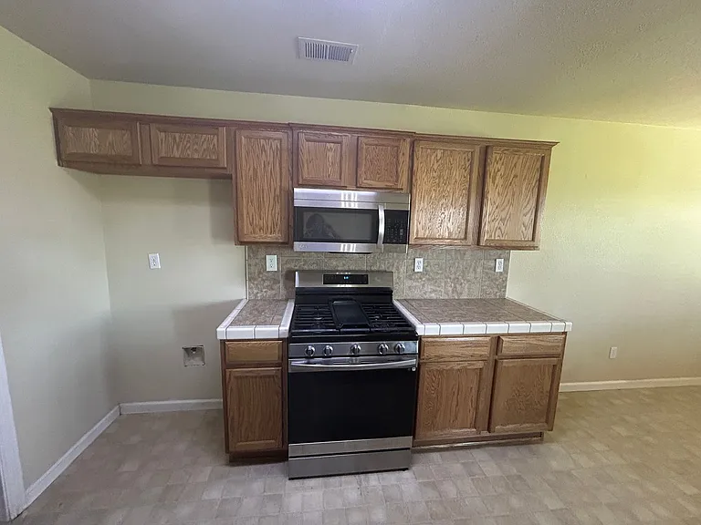 2416 Glacier Way — Photo 5