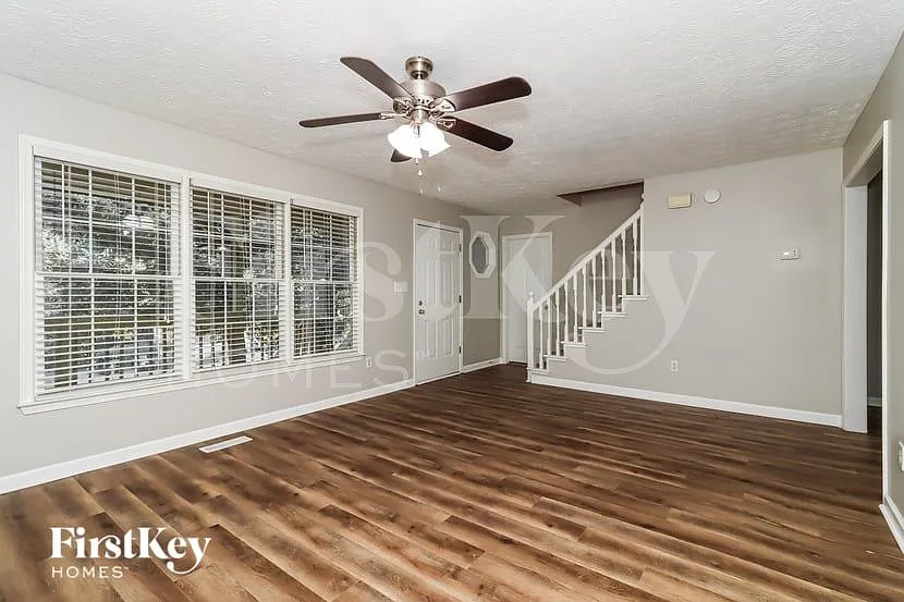 3 bed, 2.0 bath, 1669 sqft, $2,280 — Photo 3