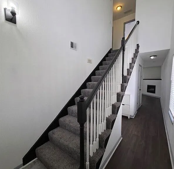 3107 NW Gateway Dr — Photo 2