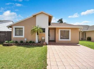 1241 SW 112th Ave, Pembroke Pines, FL 33025