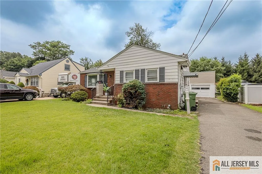 3 bed, 2.0 bath, 964 sqft, $3,500 — Photo 3