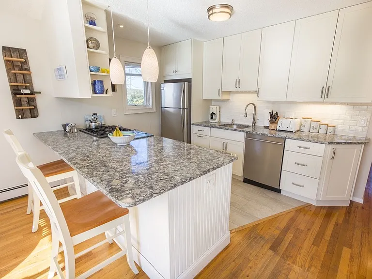 4 Rehan Ave — Photo 2
