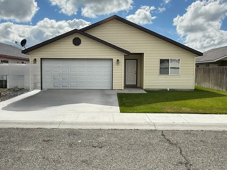 1009 S Date St — Photo 1