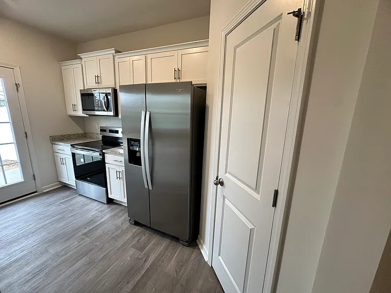 1351 Amberview Ln — Photo 8