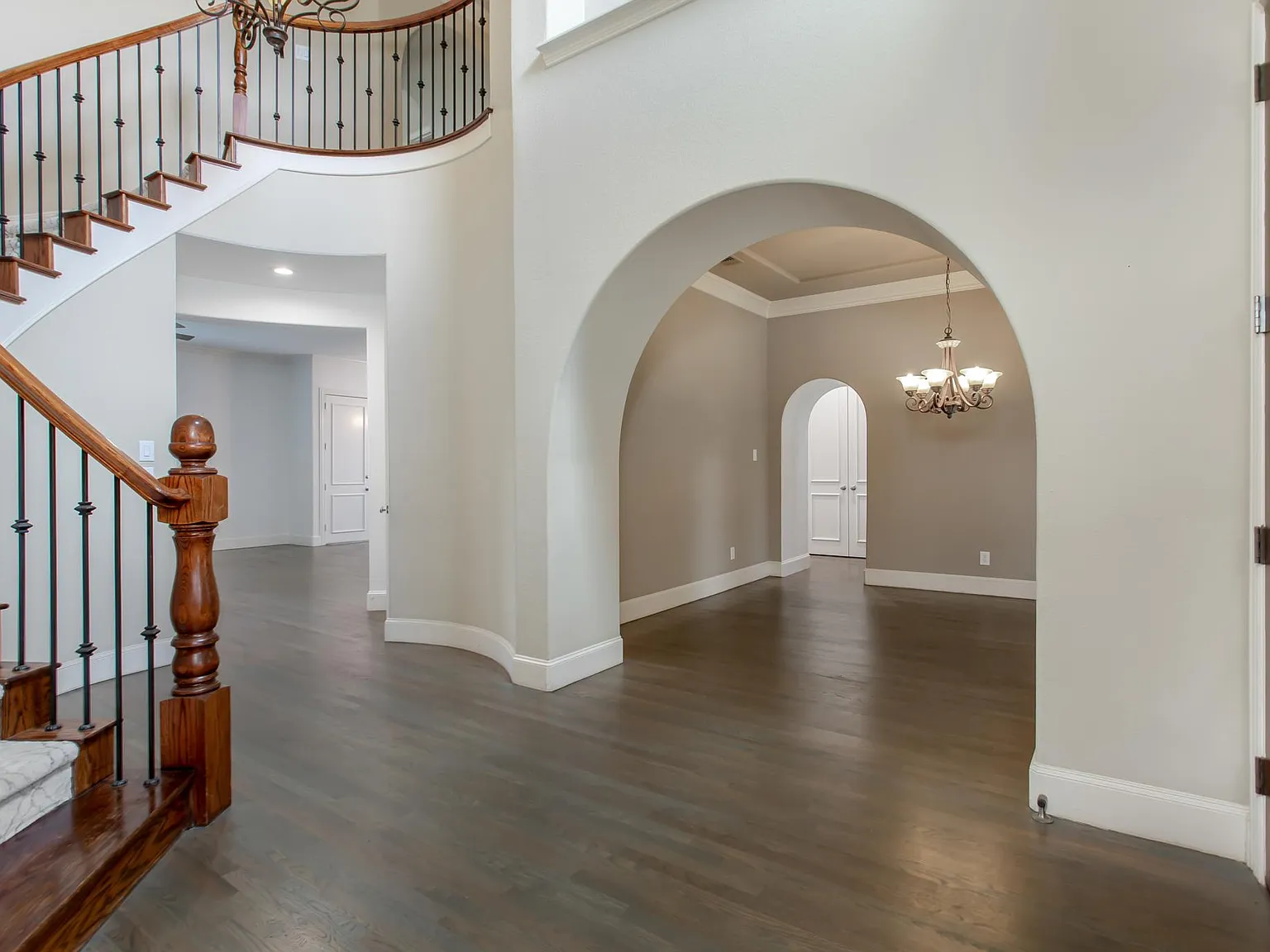 3 bed, 2.5 bath, 3512 sqft, $3,600 — Photo 2