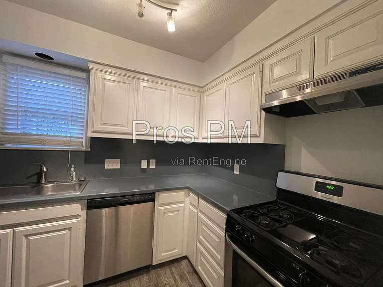 4000 Hawthorne Ave #4 — Photo 6