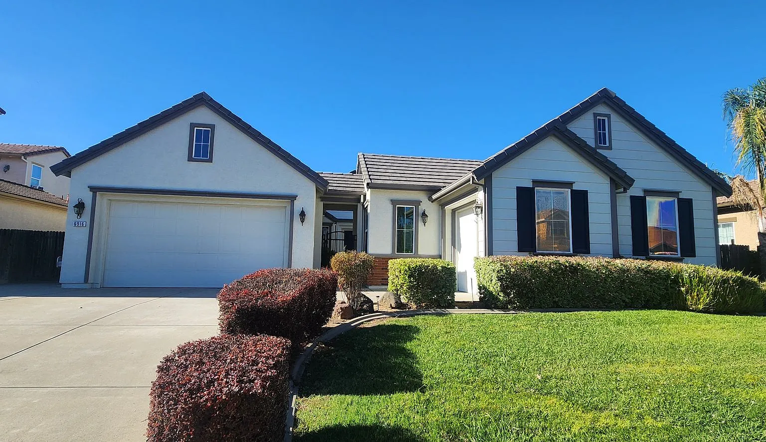 Wonderdful 3 Bedroom + Den, 2.5 Bathroom Home in Elk Grove — Photo 1