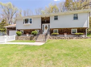 4 Clark Rd, Smithfield, RI 02917