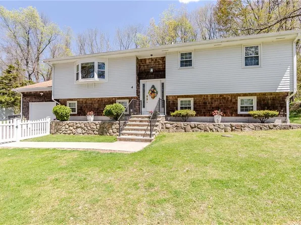 4 Clark Rd, Smithfield, RI 02917