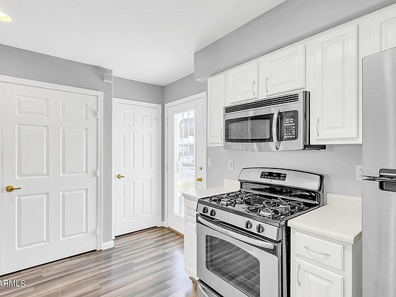 5th image of 1505 N Center St Unit 215