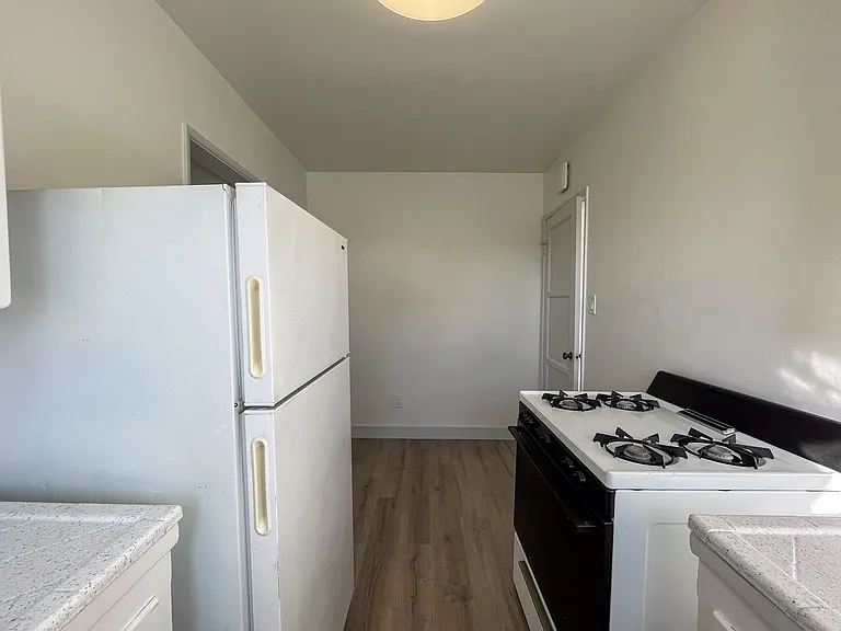 5919-5925 Crenshaw Blvd — Photo 7