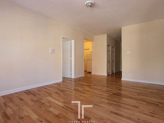 4th image of 3720 N Pine Grove Ave #37201E