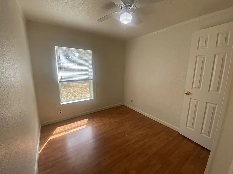 310 SE Gregory Dr — Photo 16