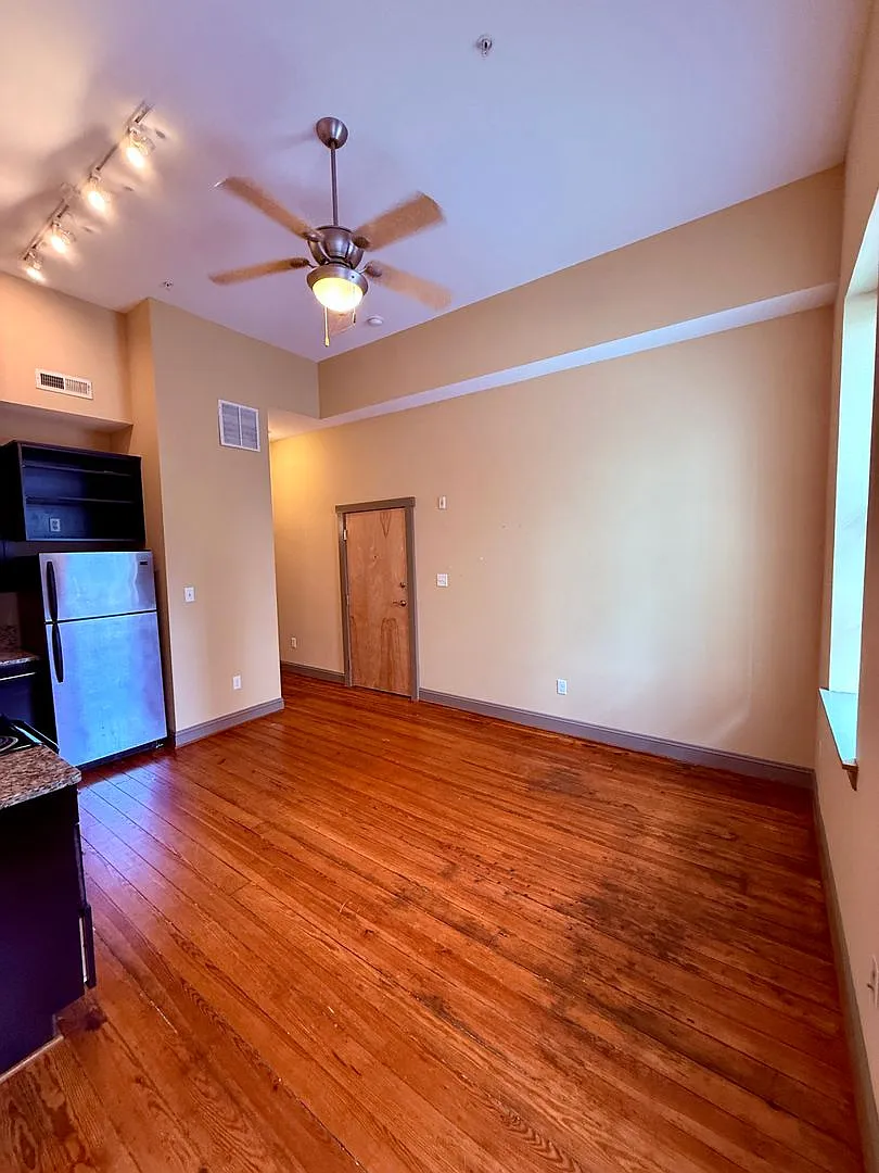 321 West Franklin Street — Photo 4