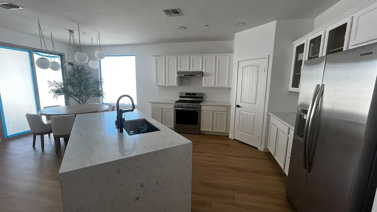 4 bed, 2.0 bath, 1959 sqft, $3,900 — Photo 3