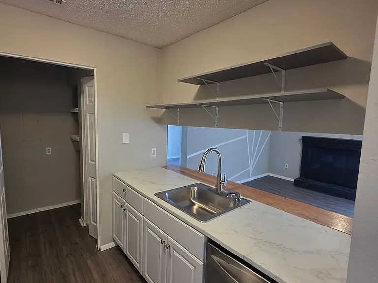 207 Weddell St #1B — Photo 5