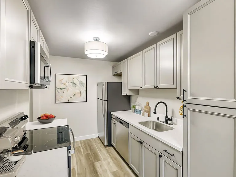 Beautifully Renovated 1 & 2 Bedroom Apartments in Lynnwood! — Photo 50