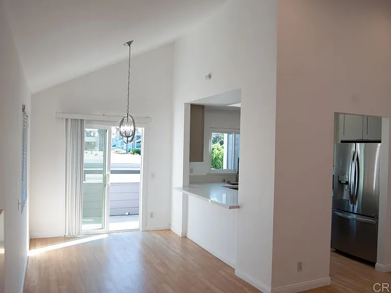 5037 Niagara Ave — Photo 4