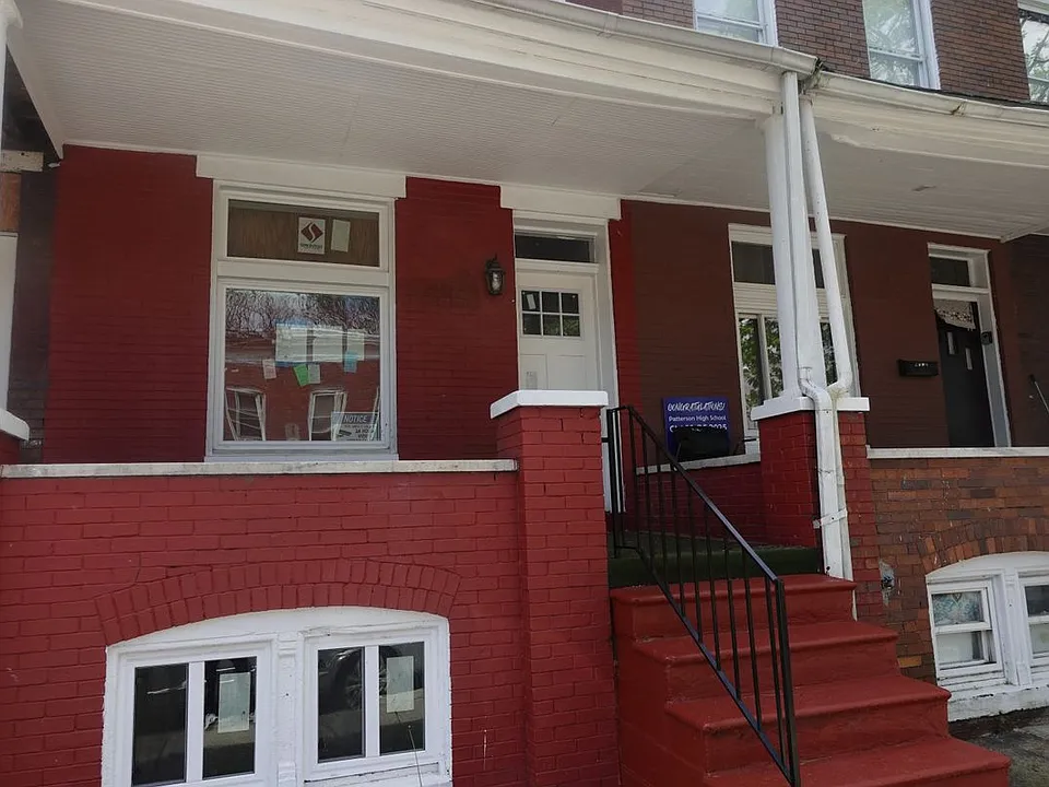 2749 W Fairmount Ave