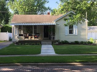1014 W Vine St, Taylorville, IL