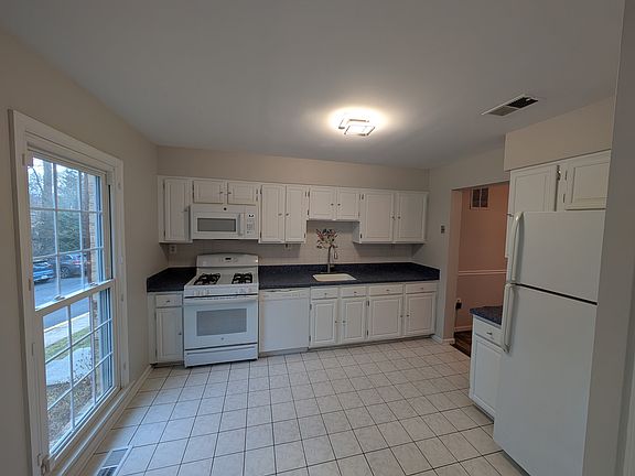 3rd image of 11906 Shagbark Dr
