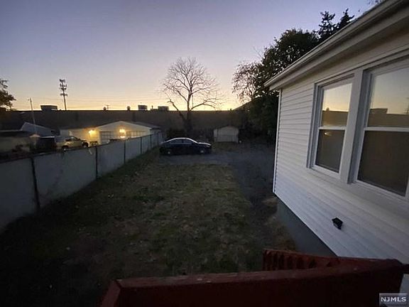 3rd image of 2-30 Hartley Pl Unit B