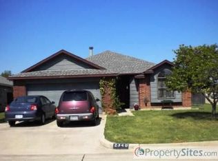 2340 Woodvine Ct, Grand Prairie, TX 75052