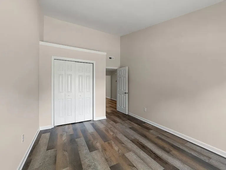 102 Shady Spring Pl — Photo 12