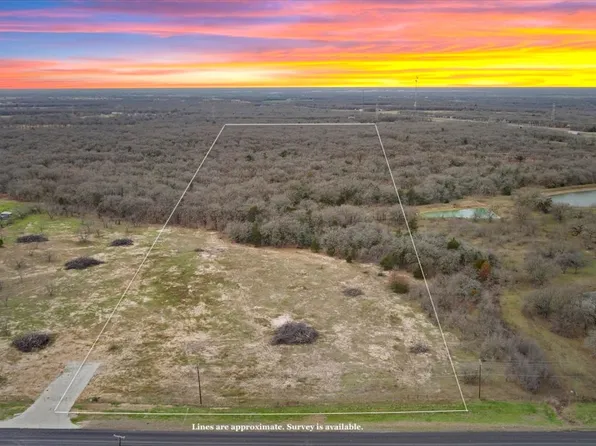 1879 Longhorn Pkwy, Axtell, TX 76624