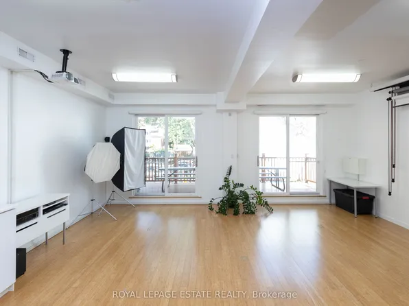 432 Queen St E, Toronto, ON M5A 1T4