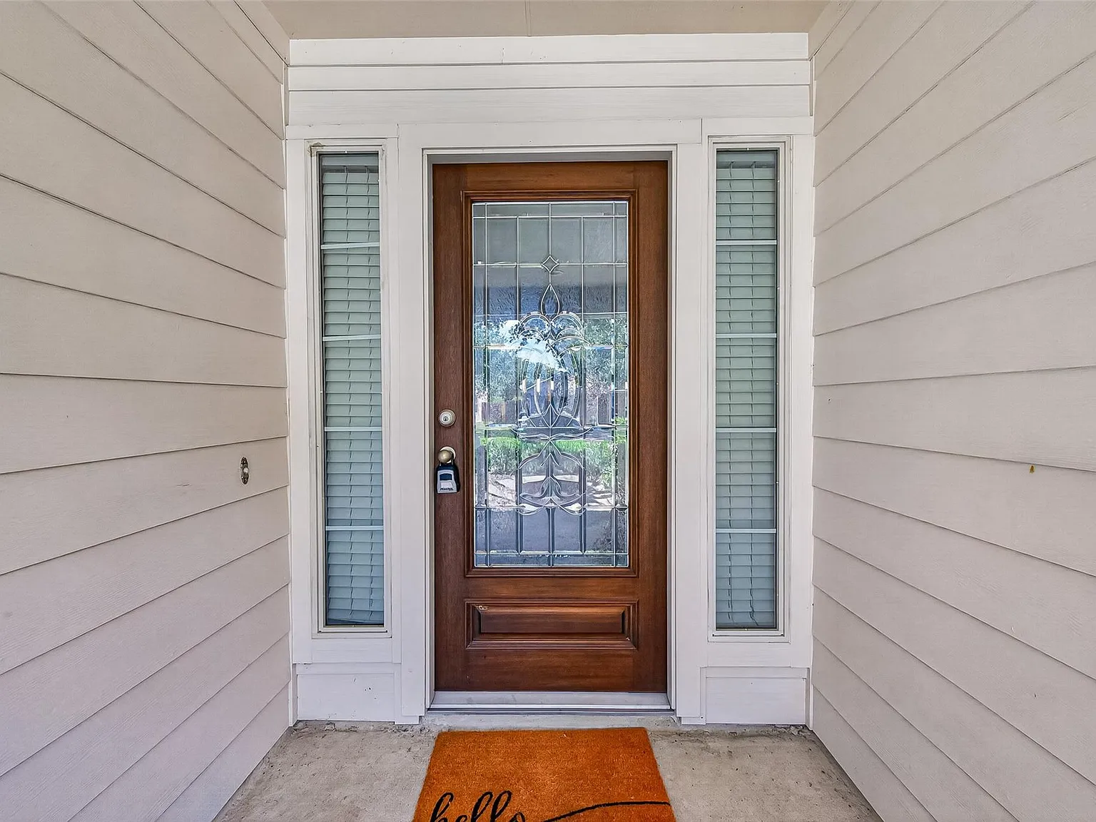 3 bed, 2.0 bath, 1893 sqft, $2,000 — Photo 2