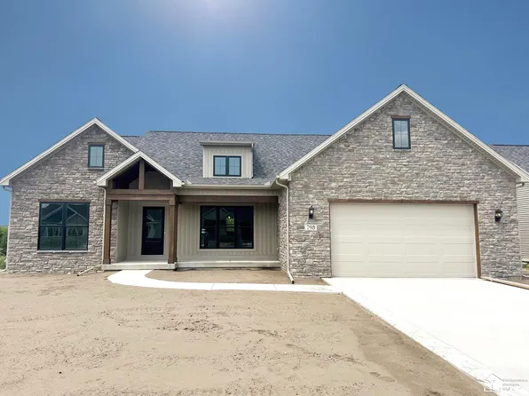798 E Sweet Briar Ln, Monroe, MI 48161