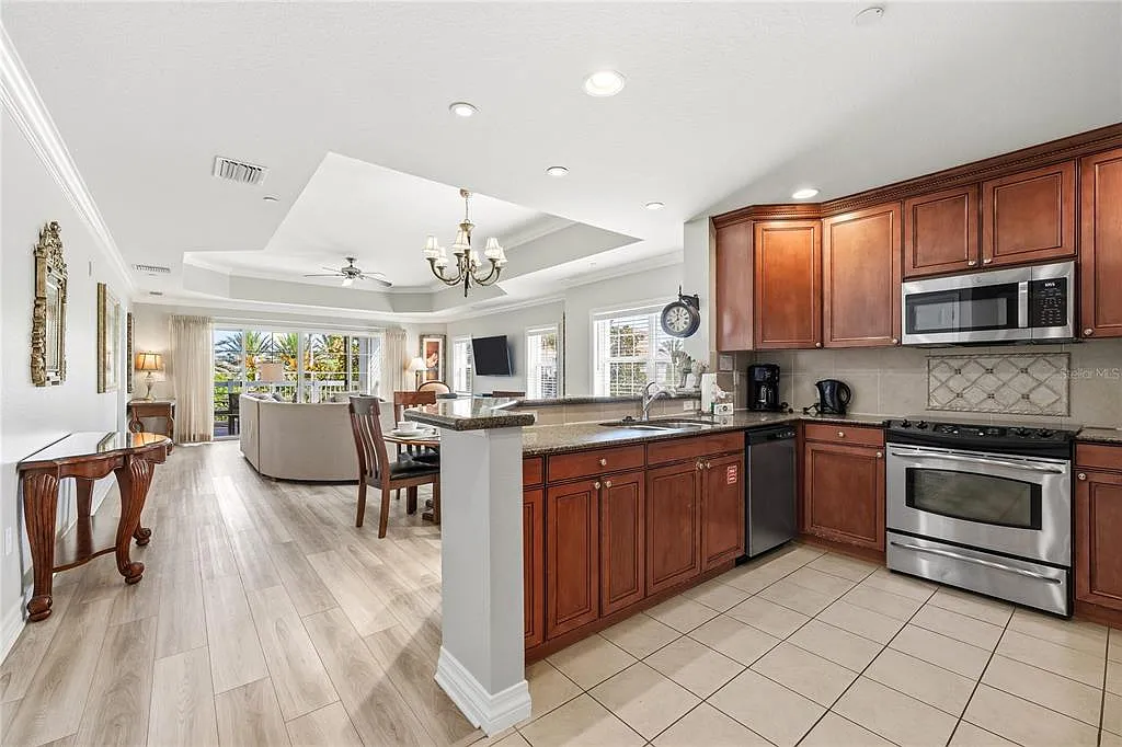 3 bed, 3.0 bath, 1755 sqft, $3,000 — Photo 4