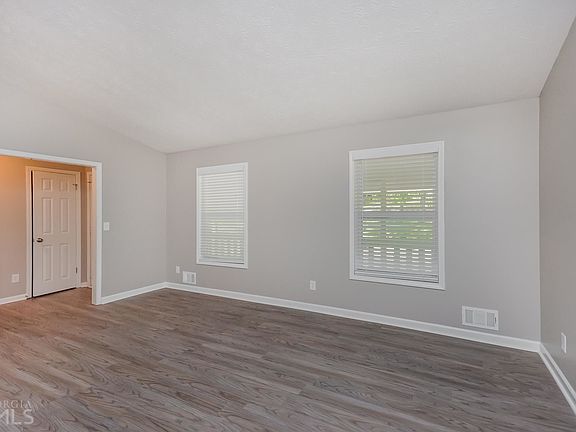 5th image of 3985 Woodland Cir