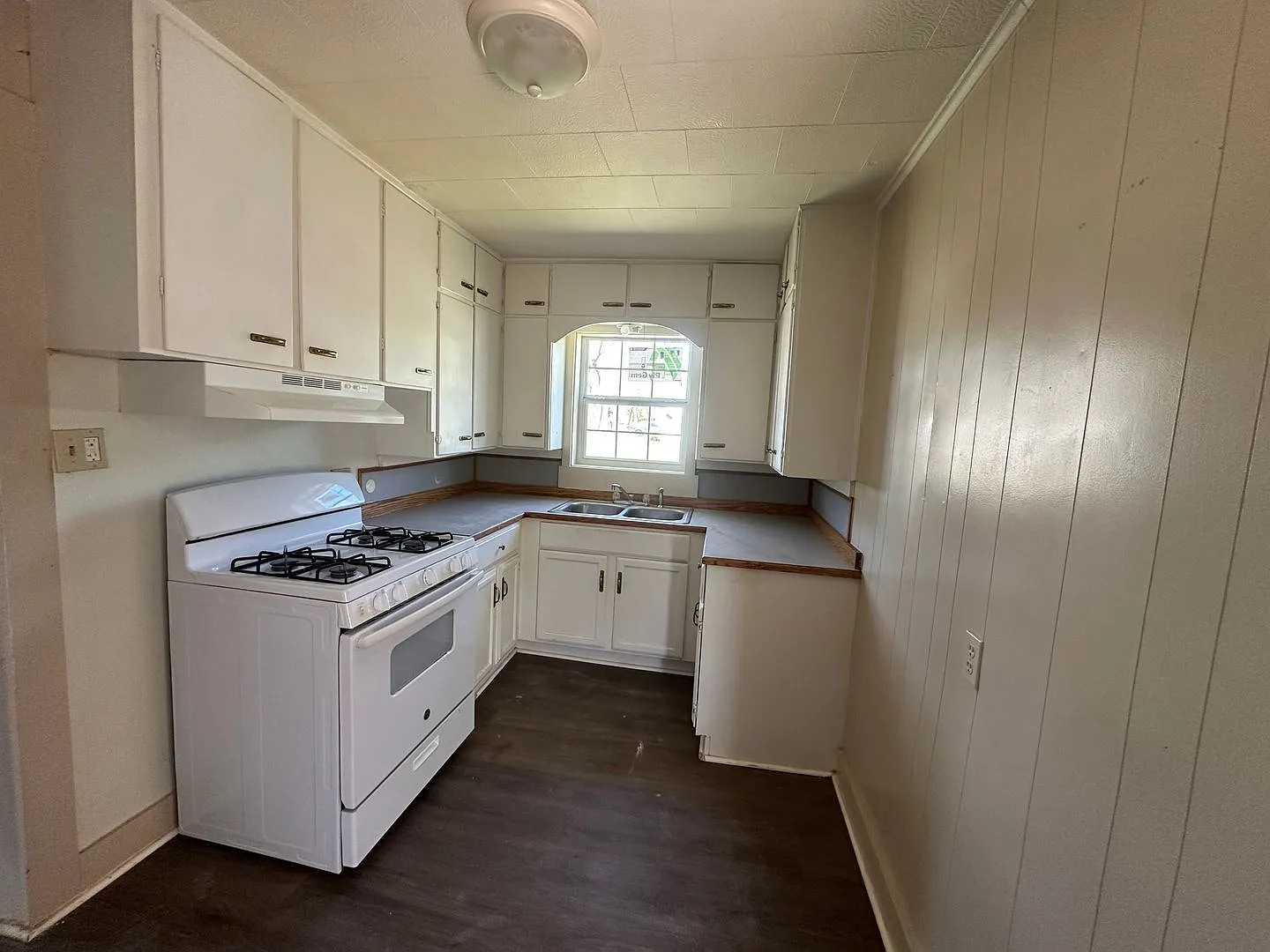 3 Bedroom 1 Bath Home For Rent — Photo 3