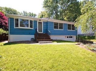 54 Iroquois Ave, Oakland, NJ 07436