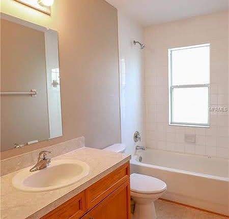 Full Bathroom, located upstairs