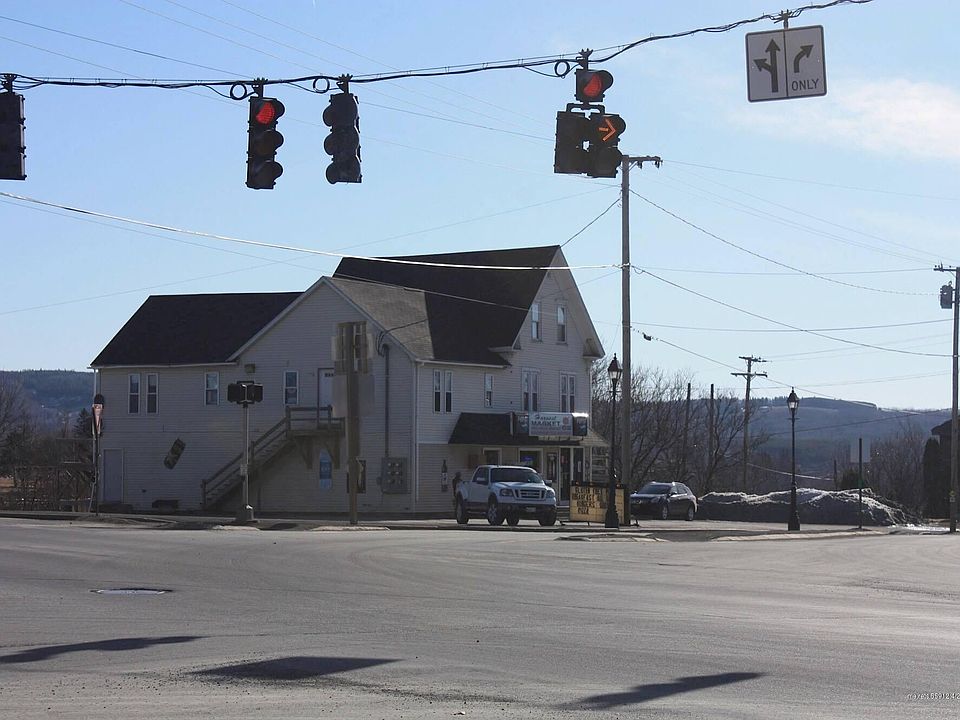 2nd image of 352 Main St