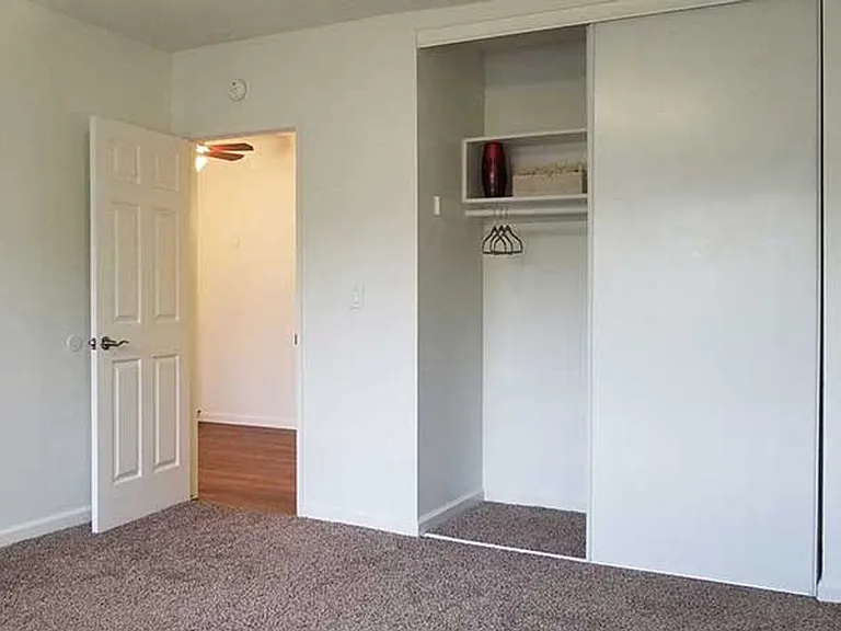 Burke Apartments — Photo 6