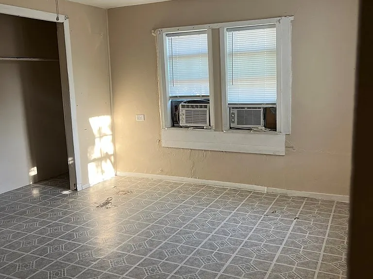 1295 Bryan St — Photo 7