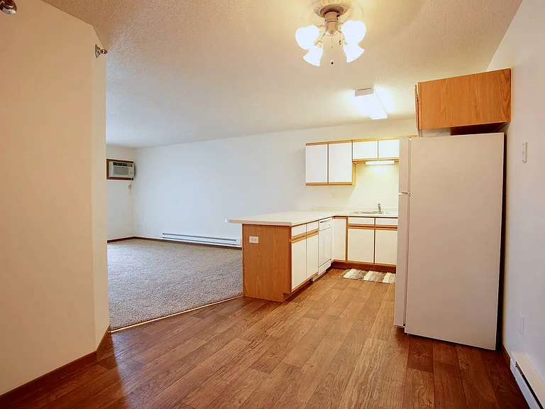 Fargo, ND Lake Crest Apartments | Kitchen
