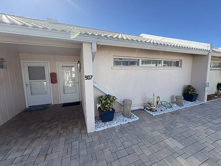 907 Gibbs Rd #6 — Photo 3