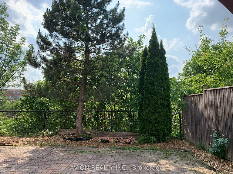 32 Manorheights St — Photo 12
