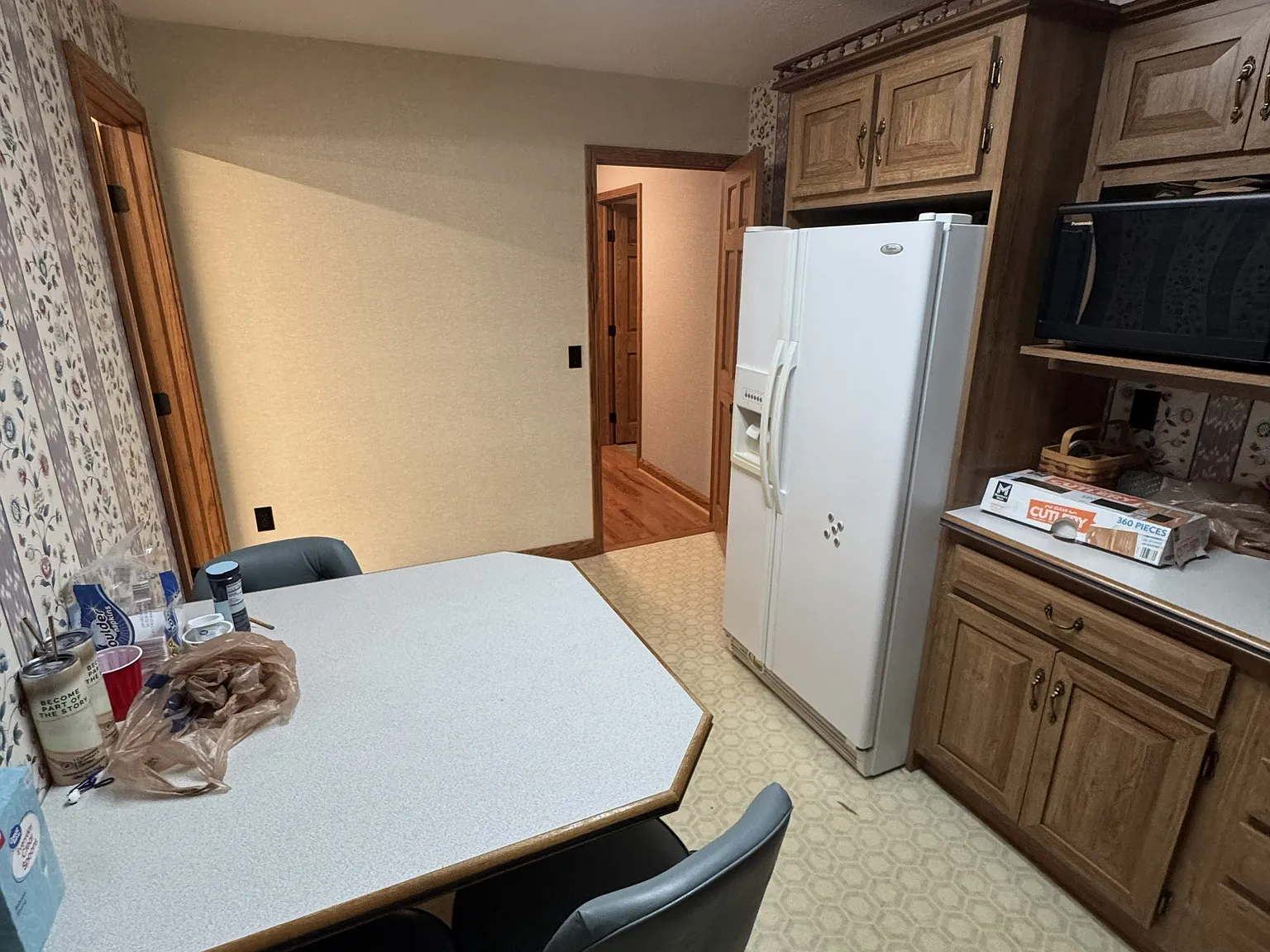 8 bed, 3300 sqft, $3,175 — Photo 4